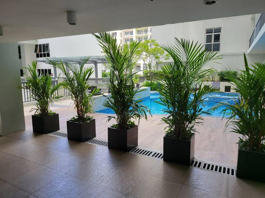 Luxury @ Bgc Sleeps 6 Comfortably Fast Wifi Pool! Apartment Manila Ngoại thất bức ảnh
