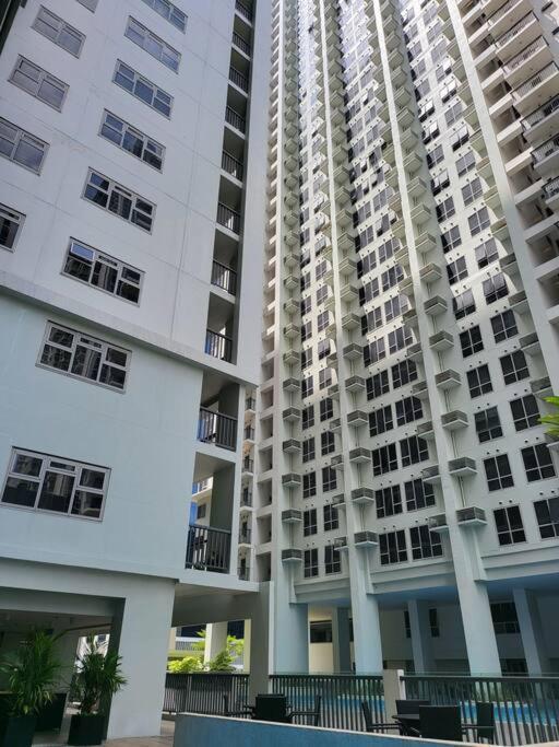 Luxury @ Bgc Sleeps 6 Comfortably Fast Wifi Pool! Apartment Manila Ngoại thất bức ảnh