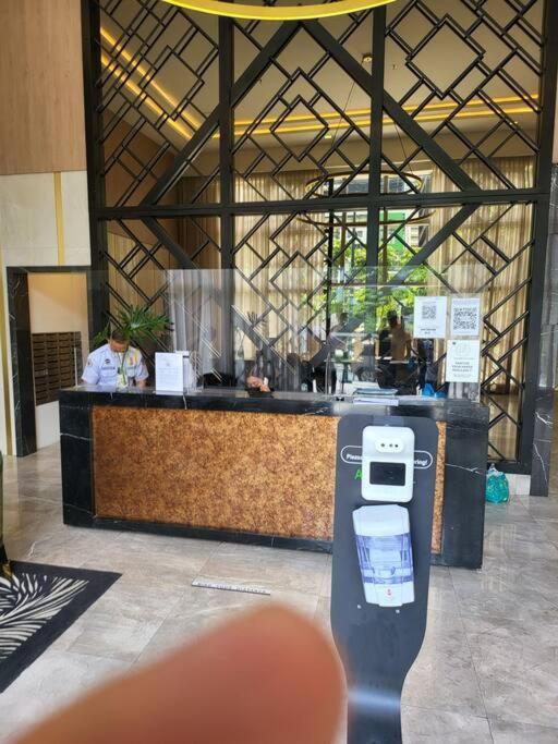 Luxury @ Bgc Sleeps 6 Comfortably Fast Wifi Pool! Apartment Manila Ngoại thất bức ảnh
