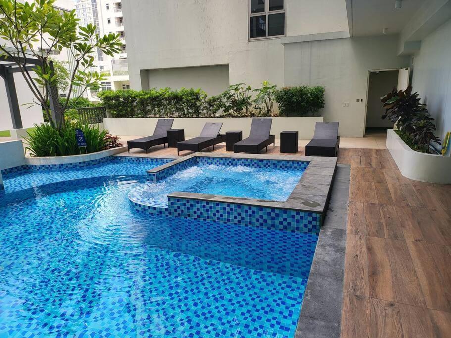Luxury @ Bgc Sleeps 6 Comfortably Fast Wifi Pool! Apartment Manila Ngoại thất bức ảnh