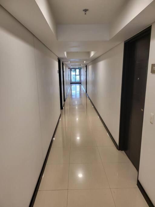 Luxury @ Bgc Sleeps 6 Comfortably Fast Wifi Pool! Apartment Manila Ngoại thất bức ảnh