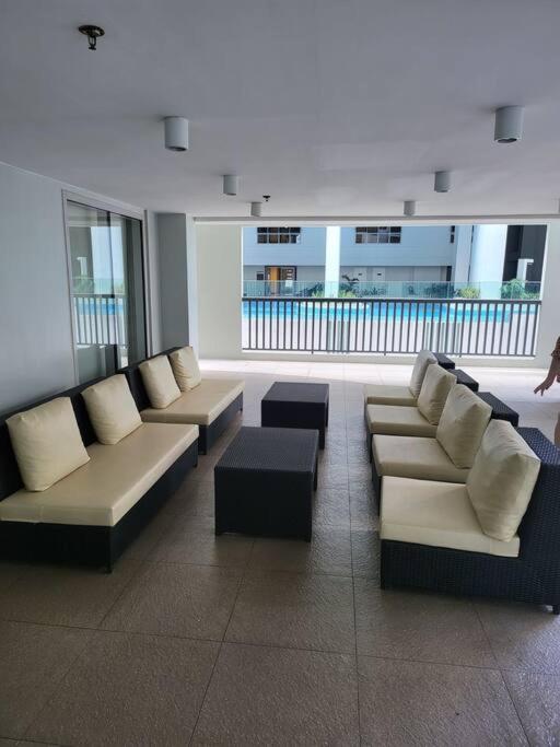 Luxury @ Bgc Sleeps 6 Comfortably Fast Wifi Pool! Apartment Manila Ngoại thất bức ảnh