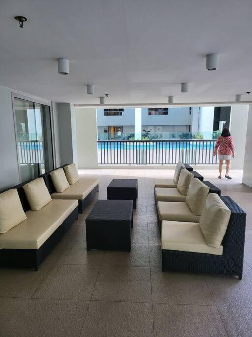 Luxury @ Bgc Sleeps 6 Comfortably Fast Wifi Pool! Apartment Manila Ngoại thất bức ảnh