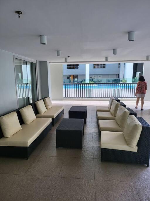 Luxury @ Bgc Sleeps 6 Comfortably Fast Wifi Pool! Apartment Manila Ngoại thất bức ảnh