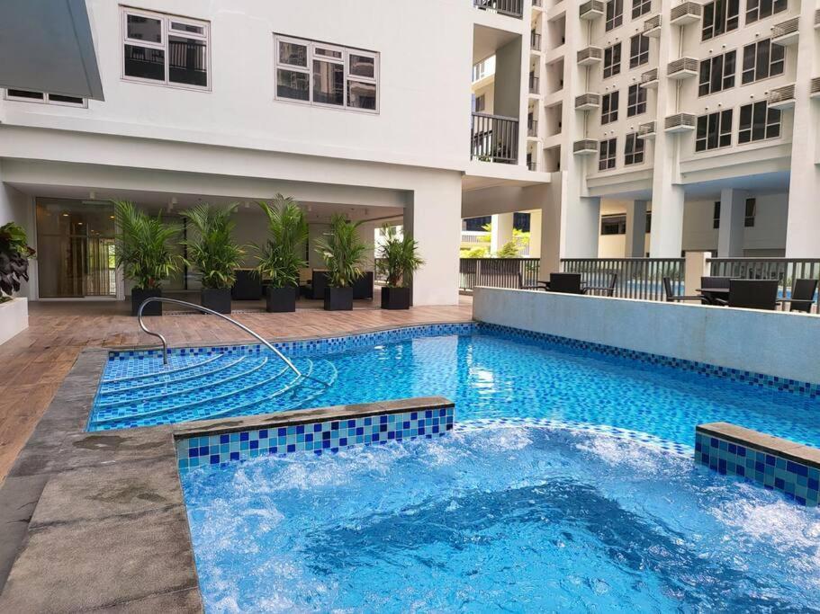 Luxury @ Bgc Sleeps 6 Comfortably Fast Wifi Pool! Apartment Manila Ngoại thất bức ảnh