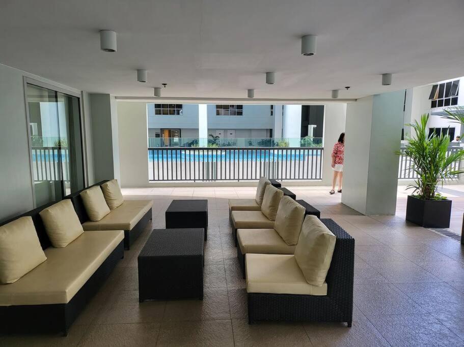 Luxury @ Bgc Sleeps 6 Comfortably Fast Wifi Pool! Apartment Manila Ngoại thất bức ảnh