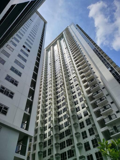 Luxury @ Bgc Sleeps 6 Comfortably Fast Wifi Pool! Apartment Manila Ngoại thất bức ảnh