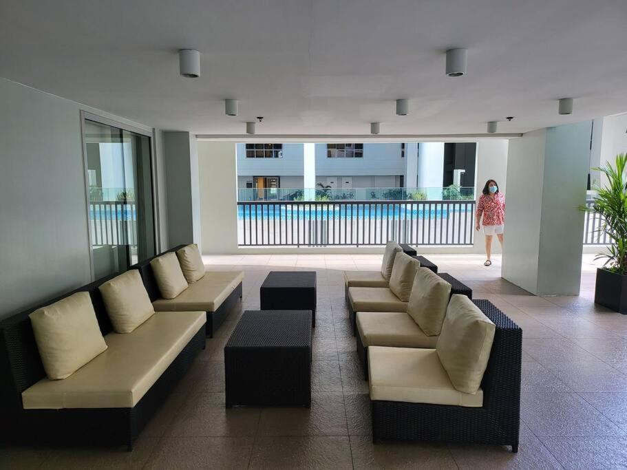 Luxury @ Bgc Sleeps 6 Comfortably Fast Wifi Pool! Apartment Manila Ngoại thất bức ảnh